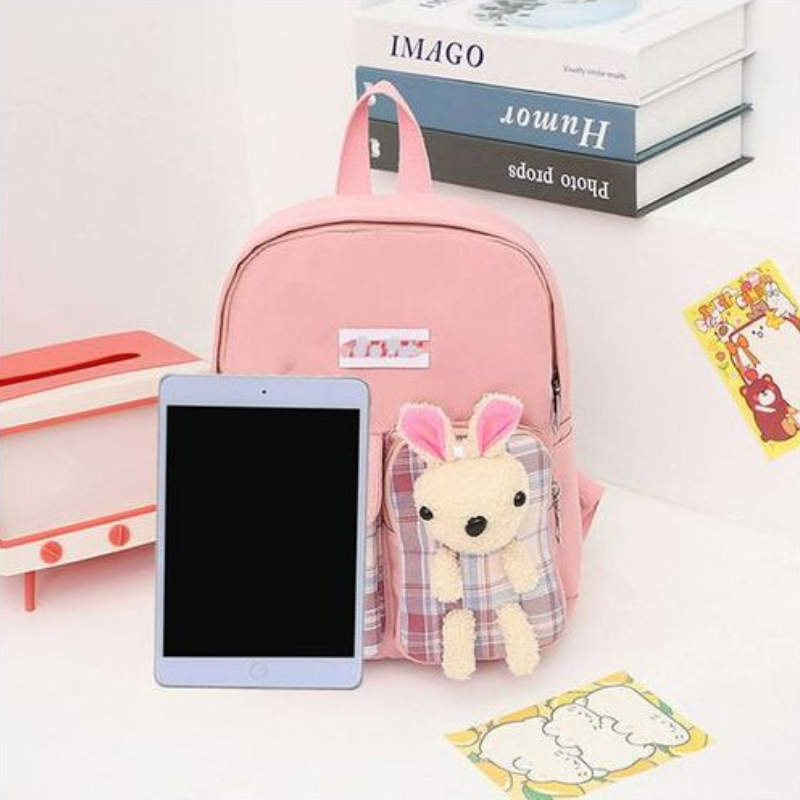 Sac à dos pour enfant décoré avec poupée