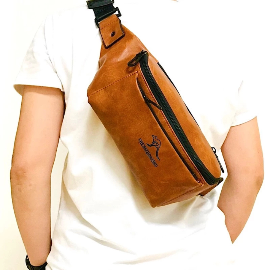 Banane Vintage en Cuir – Élégance & Praticité