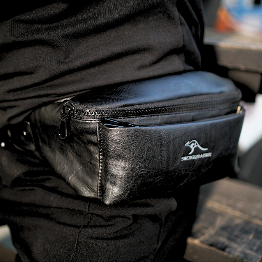 Banane Vintage en Cuir – Élégance & Praticité